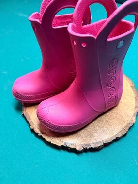 CROCS Kids Hot Pink Waterproof Rain Boots with Handles